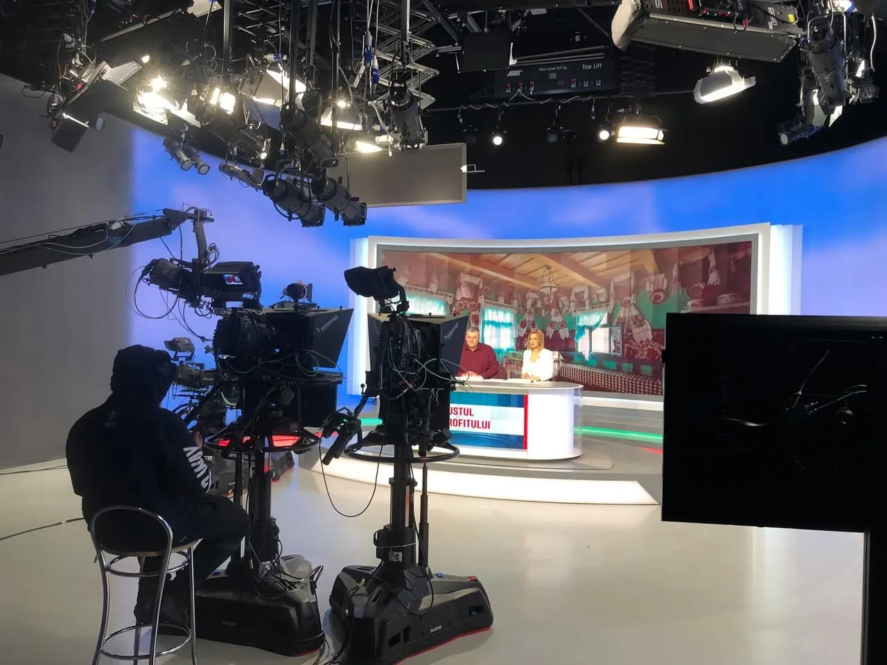 Photo from “Vorbesc la ProTV despre blockchain”